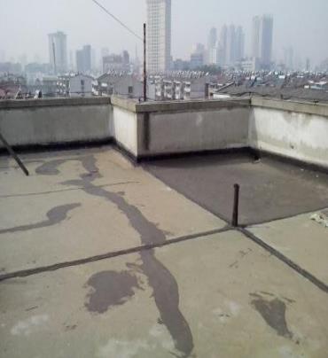 蕉岭漏水维修 楼顶漏水是什么原因，楼顶漏水维修方法是什么?